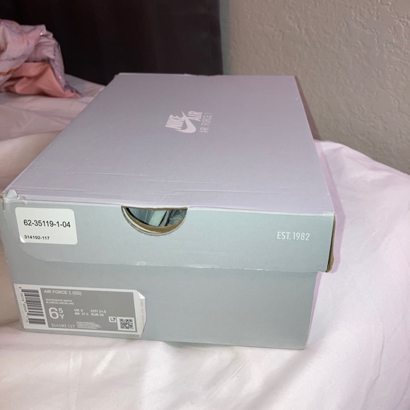 White Air Force 1 - Picture 3 of 4